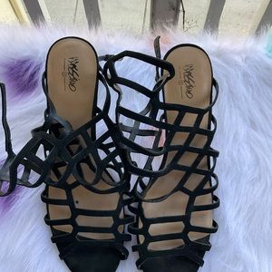 Black striped sandal heel